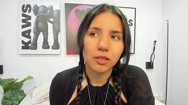 HollyPeach online show from 06-15-26, 07:49