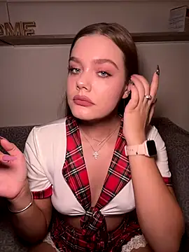 xSlavicDollx online show from 10-18-25, 12:13