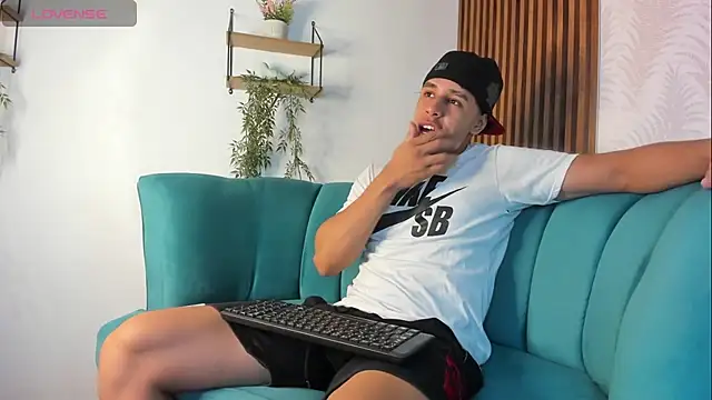 Adrian Volt online show from 12-20-25, 03:24