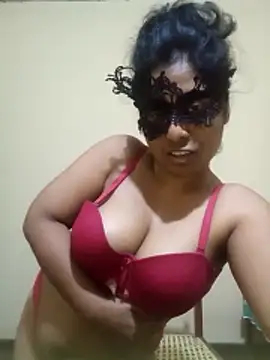 Expose Queen online show from 12-14-25, 04:34