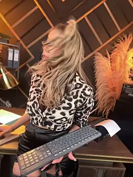 niki la rose 2 0 online show from 05-08-26, 01:49