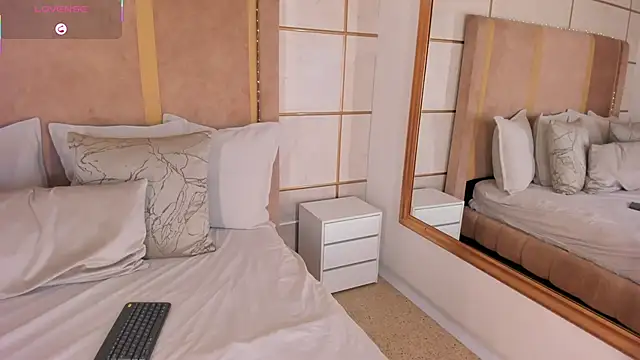 lyrabellini online show from 11-07-25, 11:43