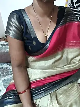 Snapshot of Best_Kannada_Couple chatting on 02-16-26, 05:42 Best Kannada Couple online show from 02-16-26, 05:42