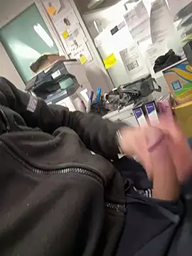 Snapshot of AlexGogo23 chatting on 02-11-26, 03:17 AlexGogo23 online show from 02-11-26, 03:17