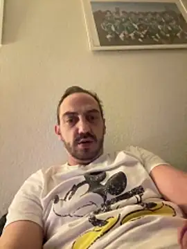 Snapshot of AlexGogo23 chatting on 02-19-26, 01:12 AlexGogo23 online show from 02-19-26, 01:12