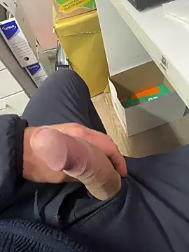 Snapshot of AlexGogo23 chatting on 03-13-26, 06:03 AlexGogo23 online show from 03-13-26, 06:03