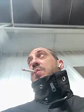 Snapshot of AlexGogo23 chatting on 03-25-26, 07:03 AlexGogo23 online show from 03-25-26, 07:03