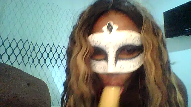 Snapshot of wchocolate chatting on 10-19-25, 03:56 wchocolate online show from 10-19-25, 03:56