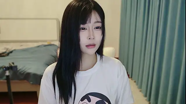 Snapshot of yiyi_3523 chatting on 03-22-26, 03:37 yiyi 3523 online show from 03-22-26, 03:37