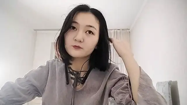 Lyndasilk online show from 10-19-25, 02:07