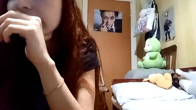 Snapshot of Miralily chatting on 10-13-25, 02:28 Miralily online show from 10-13-25, 02:28