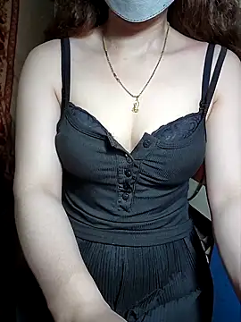 Snapshot of LeanaLy chatting on 10-20-25, 01:33 LeanaLy online show from 10-20-25, 01:33