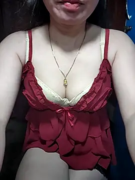 Snapshot of LeanaLy chatting on 11-03-25, 07:42 LeanaLy online show from 11-03-25, 07:42