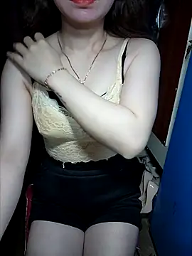 Snapshot of LeanaLy chatting on 11-11-25, 01:49 LeanaLy online show from 11-11-25, 01:49