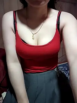 Snapshot of LeanaLy chatting on 11-16-25, 12:38 LeanaLy online show from 11-16-25, 12:38