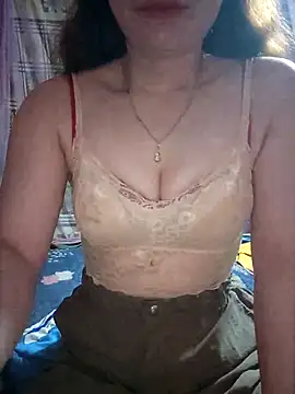 Snapshot of LeanaLy chatting on 12-02-25, 01:28 LeanaLy online show from 12-02-25, 01:28