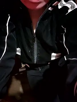 Snapshot of LeanaLy chatting on 12-16-25, 12:32 LeanaLy online show from 12-16-25, 12:32