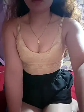 Snapshot of LeanaLy chatting on 12-22-25, 01:30 LeanaLy online show from 12-22-25, 01:30