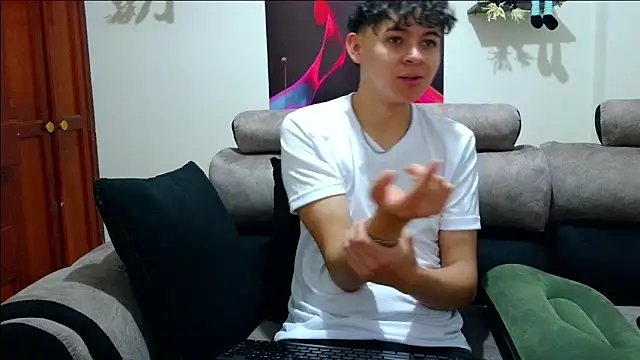 Snapshot of bluewolf247 chatting on 10-16-25, 02:07 bluewolf247 online show from 10-16-25, 02:07