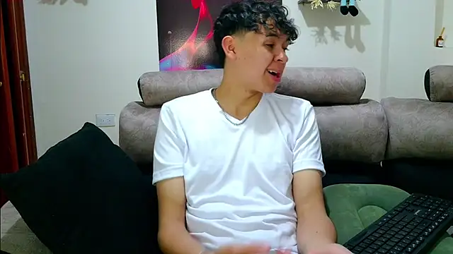 Snapshot of bluewolf247 chatting on 10-17-25, 01:57 bluewolf247 online show from 10-17-25, 01:57