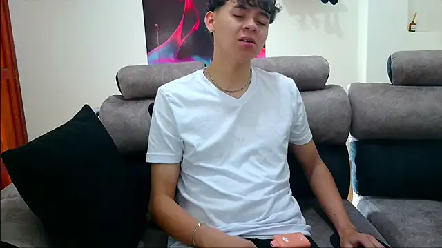 Snapshot of bluewolf247 chatting on 10-20-25, 02:06 bluewolf247 online show from 10-20-25, 02:06