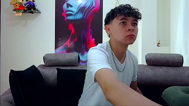 Snapshot of bluewolf247 chatting on 10-21-25, 02:18 bluewolf247 online show from 10-21-25, 02:18