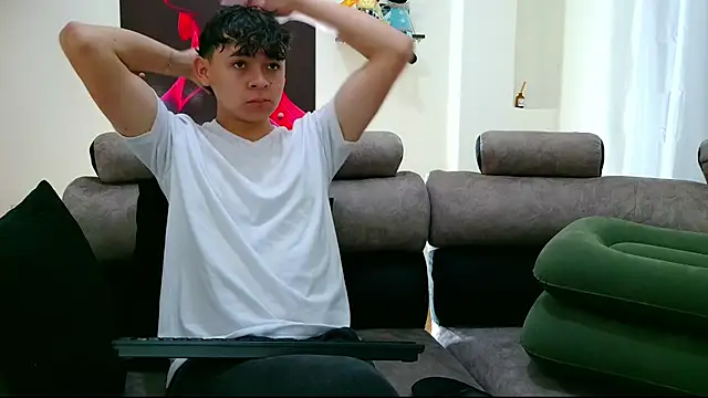 Snapshot of bluewolf247 chatting on 10-27-25, 02:32 bluewolf247 online show from 10-27-25, 02:32