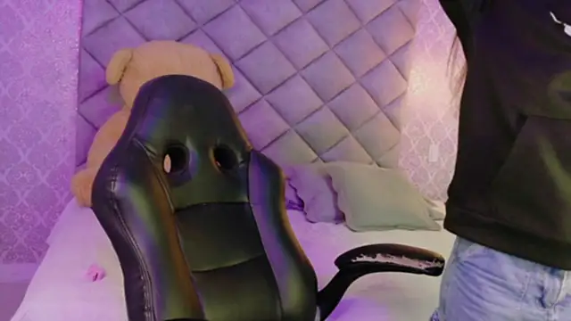 CARO ADAMS1 online show from 11-21-25, 11:31