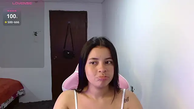 Snapshot of Megan_ve chatting on 10-15-25, 01:17 Megan ve online show from 10-15-25, 01:17