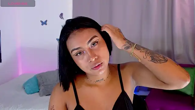 Snapshot of ebony_moon1 chatting on 10-25-25, 01:07 ebony moon1 online show from 10-25-25, 01:07