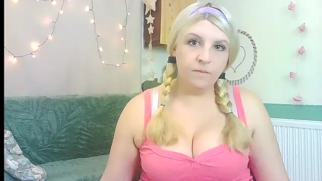 Snapshot of NikiLeex27 chatting on 10-14-25, 06:36 NikiLeex27 online show from 10-14-25, 06:36