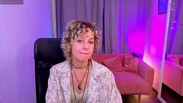 Mary Wahlberg online show from 10-13-25, 06:02