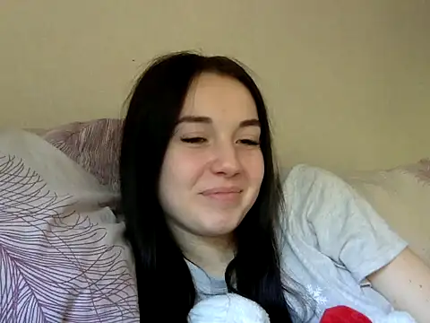 Snapshot of Polly29332 chatting on 10-19-25, 10:38 Polly29332 online show from 10-19-25, 10:38