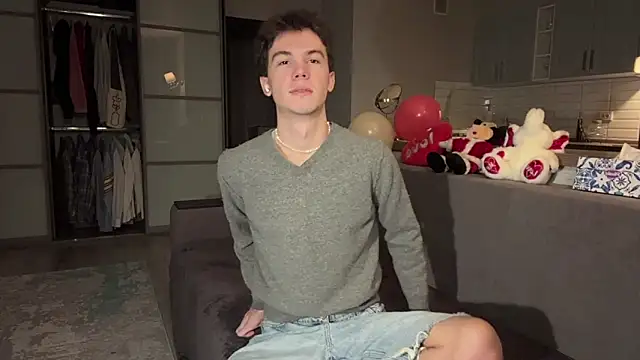 Jeremy1Scott online show from 11-22-25, 03:27