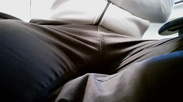 Snapshot of Twilightboys chatting on 10-23-25, 06:34 Twilightboys online show from 10-23-25, 06:34