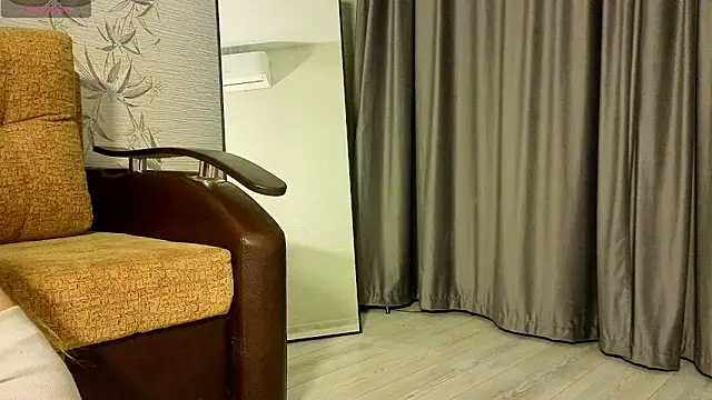 MissPompadure online show from 04-12-26, 07:41