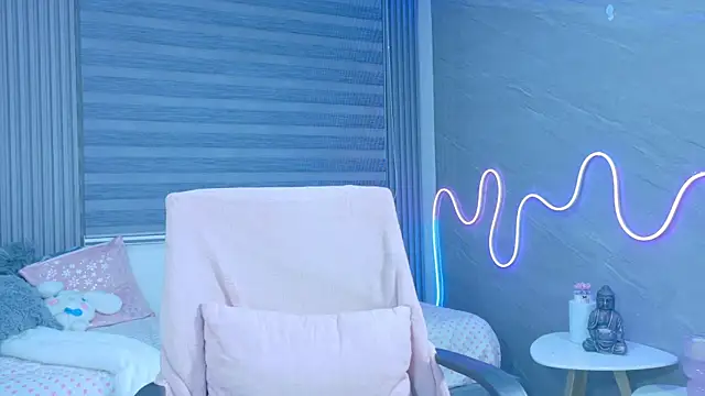 Snapshot of Naaomi_cute chatting on 10-25-25, 08:55 Naaomi cute online show from 10-25-25, 08:55