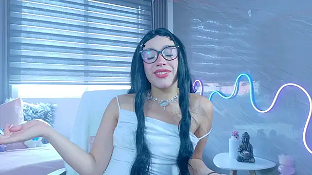 Snapshot of Naaomi_cute chatting on 10-27-25, 07:40 Naaomi cute online show from 10-27-25, 07:40