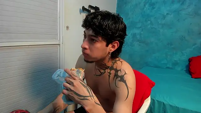 Snapshot of Sky_Wild chatting on 02-14-26, 07:10 Sky Wild online show from 02-14-26, 07:10