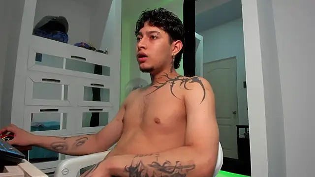 Snapshot of Sky_Wild chatting on 03-25-26, 03:56 Sky Wild online show from 03-25-26, 03:56