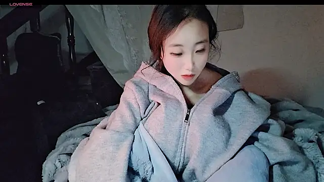 Snapshot of hyp0crite chatting on 11-18-25, 03:16 hyp0crite online show from 11-18-25, 03:16