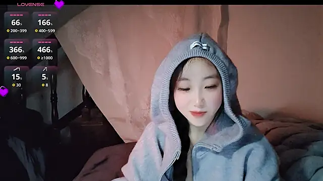 Snapshot of hyp0crite chatting on 11-30-25, 12:31 hyp0crite online show from 11-30-25, 12:31