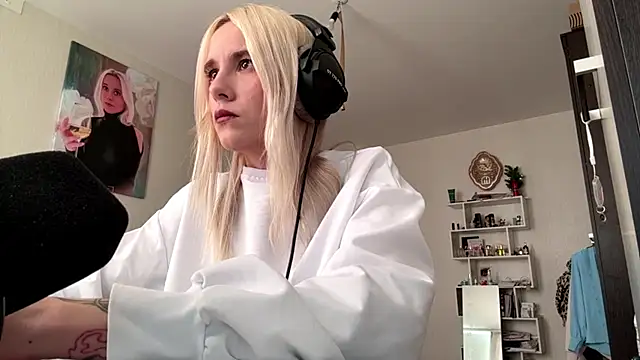 Snapshot of LinaGoodG chatting on 10-13-25, 09:53 LinaGoodG online show from 10-13-25, 09:53