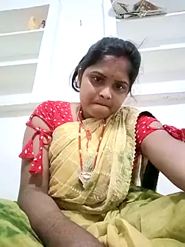 Snapshot of Manya_cute chatting on 10-13-25, 01:00 Manya cute online show from 10-13-25, 01:00