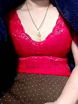 YiyinLy online show from 01-09-26, 12:19