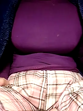 YiyinLy online show from 01-10-26, 01:24