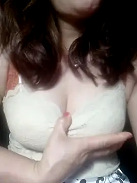 Snapshot of YiyinLy chatting on 02-22-26, 09:35 YiyinLy online show from 02-22-26, 09:35