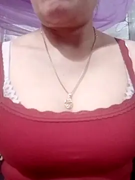 Snapshot of YiyinLy chatting on 02-25-26, 11:42 YiyinLy online show from 02-25-26, 11:42