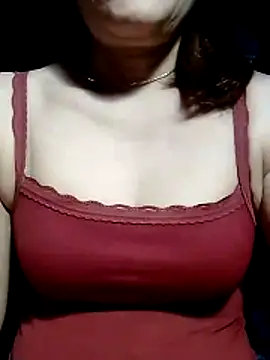 Snapshot of YiyinLy chatting on 05-13-26, 09:11 YiyinLy online show from 05-13-26, 09:11