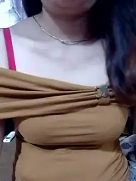Snapshot of YiyinLy chatting on 05-18-26, 07:25 YiyinLy online show from 05-18-26, 07:25